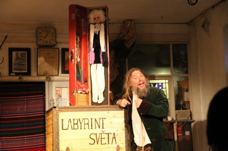 Startuje třetí ročník festivalu loutkového divadla Mirákl-Loutky v Dílně. Potrvá měsíc