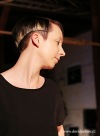 Módní přehlídce oděvů Hany Zelenkové dominovaly kovové látky i barevnost