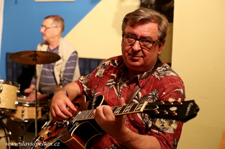Kulíkovo kavárnou zněl latin jazz