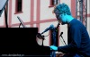 Oscarový Glen Hansard zazpíval s technikem i houslistou. Přidával nesčetněkrát