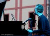 Oscarový Glen Hansard zazpíval s technikem i houslistou. Přidával nesčetněkrát