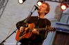 Oscarový Glen Hansard zazpíval s technikem i houslistou. Přidával nesčetněkrát