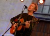 Oscarový Glen Hansard zazpíval s technikem i houslistou. Přidával nesčetněkrát