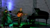 Oscarový Glen Hansard zazpíval s technikem i houslistou. Přidával nesčetněkrát