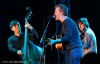 Oscarový Glen Hansard zazpíval s technikem i houslistou. Přidával nesčetněkrát