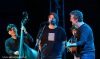 Oscarový Glen Hansard zazpíval s technikem i houslistou. Přidával nesčetněkrát