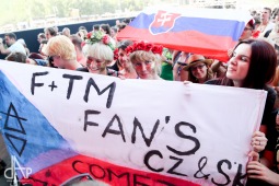Sziget festival 2015: Květinová divoženka Florence a písničky u táboráku 