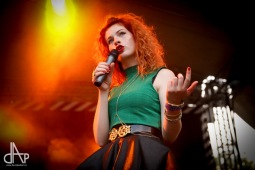 Sziget festival 2015: Ellie Goulding, Foals, Mydy Rabycad a my pohřbeni zaživa