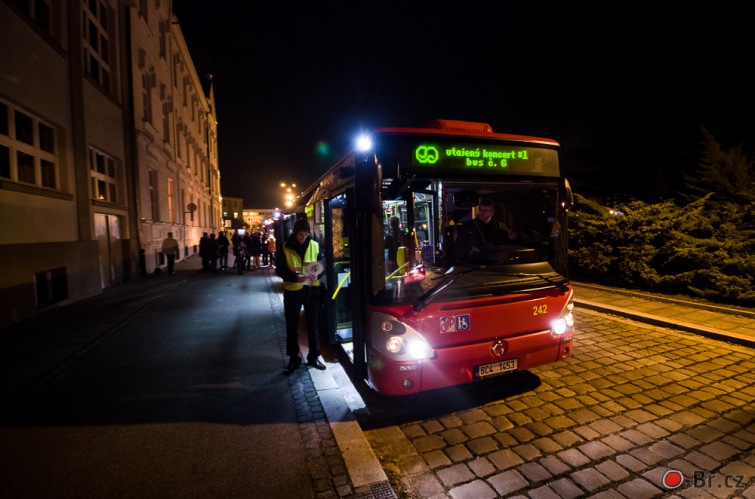 Utajené koncerty: Hangár pro vrtulník zažil ovace ve stoje