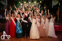 První maturitní třída Gymnázia Pierra de Coubertina to rozjela v rytmu charlestonu