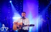 Janek Ledecký odehrál v Palcátu Vánoční koncert. Vzal s sebou i anděly