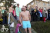 Vánoční koupání. Do vody si otužilci přidávali kostky ledu