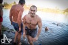 Vánoční koupání. Do vody si otužilci přidávali kostky ledu
