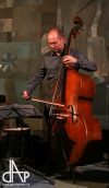 Jazzová tečka Vánoc. Divadelní kavárnu naplnilo jazz trio Járy Bárty