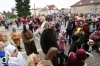 Farář potěšil seniory rumem, pak hrál premiéru s Kulltem Sklla
