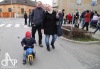 Farář potěšil seniory rumem, pak hrál premiéru s Kulltem Sklla