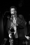 Saxofonista Ian Ritchie zahrál v budějovickém Café klubu Slavie. Užíval si to