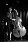 Saxofonista Ian Ritchie zahrál v budějovickém Café klubu Slavie. Užíval si to