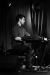 Saxofonista Ian Ritchie zahrál v budějovickém Café klubu Slavie. Užíval si to