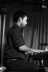 Saxofonista Ian Ritchie zahrál v budějovickém Café klubu Slavie. Užíval si to