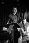 Saxofonista Ian Ritchie zahrál v budějovickém Café klubu Slavie. Užíval si to