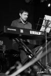 Saxofonista Ian Ritchie zahrál v budějovickém Café klubu Slavie. Užíval si to