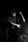 Saxofonista Ian Ritchie zahrál v budějovickém Café klubu Slavie. Užíval si to