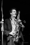 Saxofonista Ian Ritchie zahrál v budějovickém Café klubu Slavie. Užíval si to