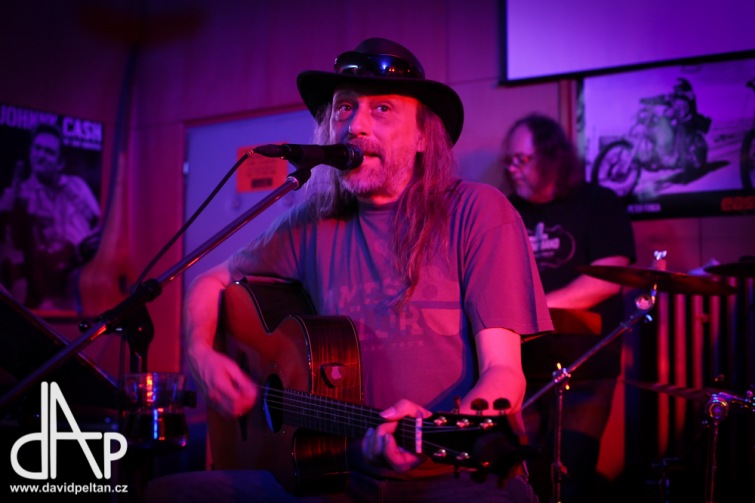 Petr Kalandra Memory Band se vrátil do Tábora. Došlo i na podpisy