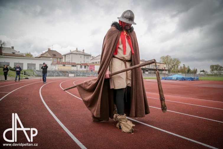 Desetibojař a šéftrenér reprezentace Tomáš Dvořák si s chutí zahrál Jana Žižku