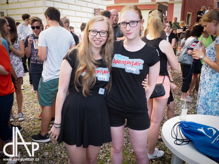 Zahrada Střelnice žila festiválkem gymnázia. Učitelé i studenti se představili v jiném světle