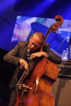 Jihočeský jazzový festival rozezněl Piaristické náměstí. Vrcholem bylo vystoupení tria Avishai Cohena