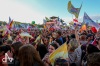 Tak končil den jedna na Szigetu. Při koncertu Manu Chao vtrhl na pódium tyranosaurus