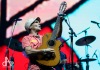 Tak končil den jedna na Szigetu. Při koncertu Manu Chao vtrhl na pódium tyranosaurus
