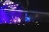 Tak končil den jedna na Szigetu. Při koncertu Manu Chao vtrhl na pódium tyranosaurus