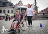 Kamil Střihavka a další roztančili náměstí. Na hendikepované se vybralo skoro sto tisíc 