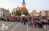 Kamil Střihavka a další roztančili náměstí. Na hendikepované se vybralo skoro sto tisíc 