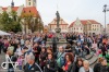 Kamil Střihavka a další roztančili náměstí. Na hendikepované se vybralo skoro sto tisíc 
