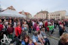 Kamil Střihavka a další roztančili náměstí. Na hendikepované se vybralo skoro sto tisíc 