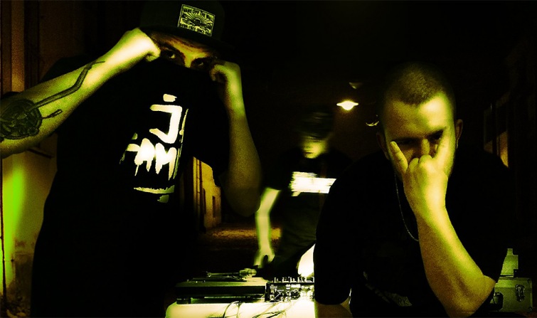 Nic velkýho. Hiphopoví J.A jsou normální kluci, kteří pokřtí prvotinu spolu s Eztekem