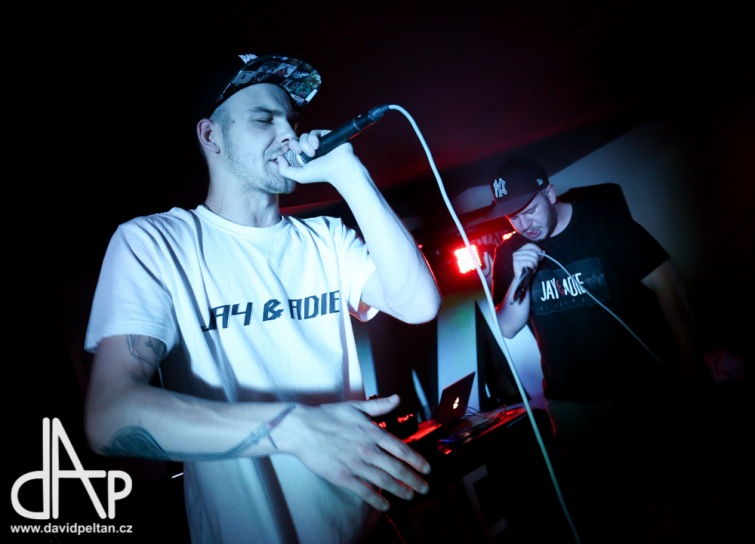 Nic velkýho? J.A pokřtili novinku pořádnou party. Hosté přijeli z Budějovic i Znojma