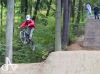 Bikepark postavili nadšenci na skládce, nyní ho prověřily závody. Létalo se o sto šest