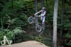 Bikepark postavili nadšenci na skládce, nyní ho prověřily závody. Létalo se o sto šest