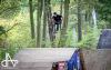 Bikepark postavili nadšenci na skládce, nyní ho prověřily závody. Létalo se o sto šest