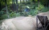 Bikepark postavili nadšenci na skládce, nyní ho prověřily závody. Létalo se o sto šest