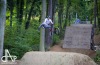 Bikepark postavili nadšenci na skládce, nyní ho prověřily závody. Létalo se o sto šest