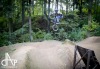 Bikepark postavili nadšenci na skládce, nyní ho prověřily závody. Létalo se o sto šest