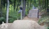 Bikepark postavili nadšenci na skládce, nyní ho prověřily závody. Létalo se o sto šest