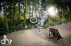 Bikepark postavili nadšenci na skládce, nyní ho prověřily závody. Létalo se o sto šest