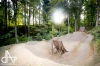 Bikepark postavili nadšenci na skládce, nyní ho prověřily závody. Létalo se o sto šest